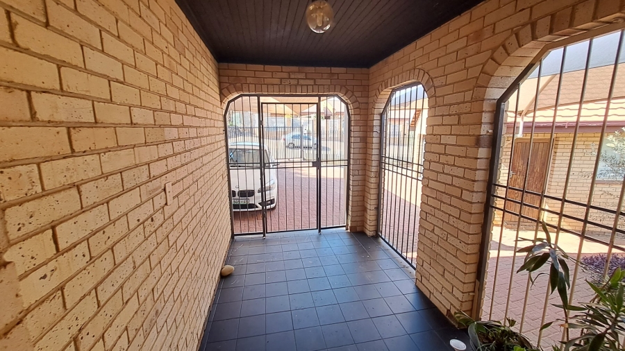 4 Bedroom Property for Sale in Pellissier Free State